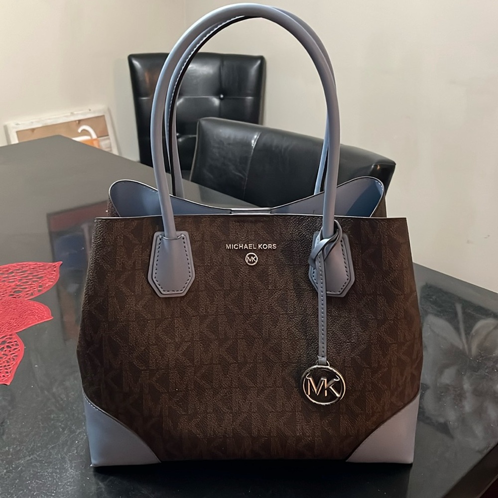 MK CENTER ZIP TOTE